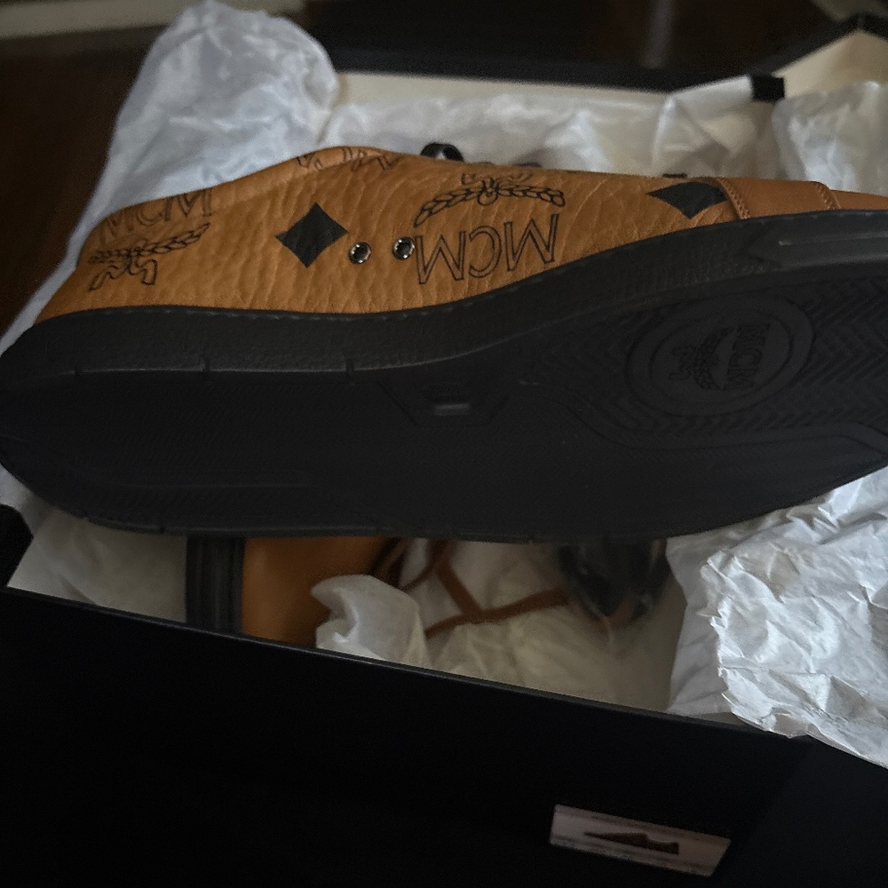 Shoes - Picture 4 of 5